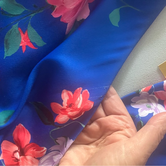 NWT $245 Alexia Admor Paris Surplice Wrap Midi Dress in floral blue. Size 8 - Picture 13 of 16